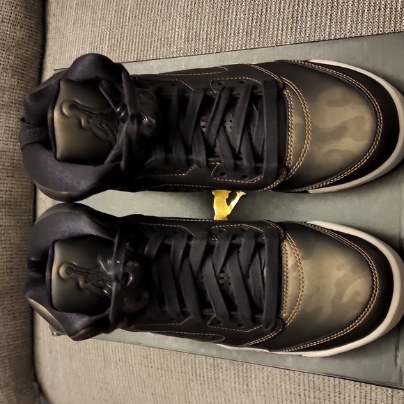 Air Jordan 5 Retro "Heiress Camo" - Picture 3 of 5